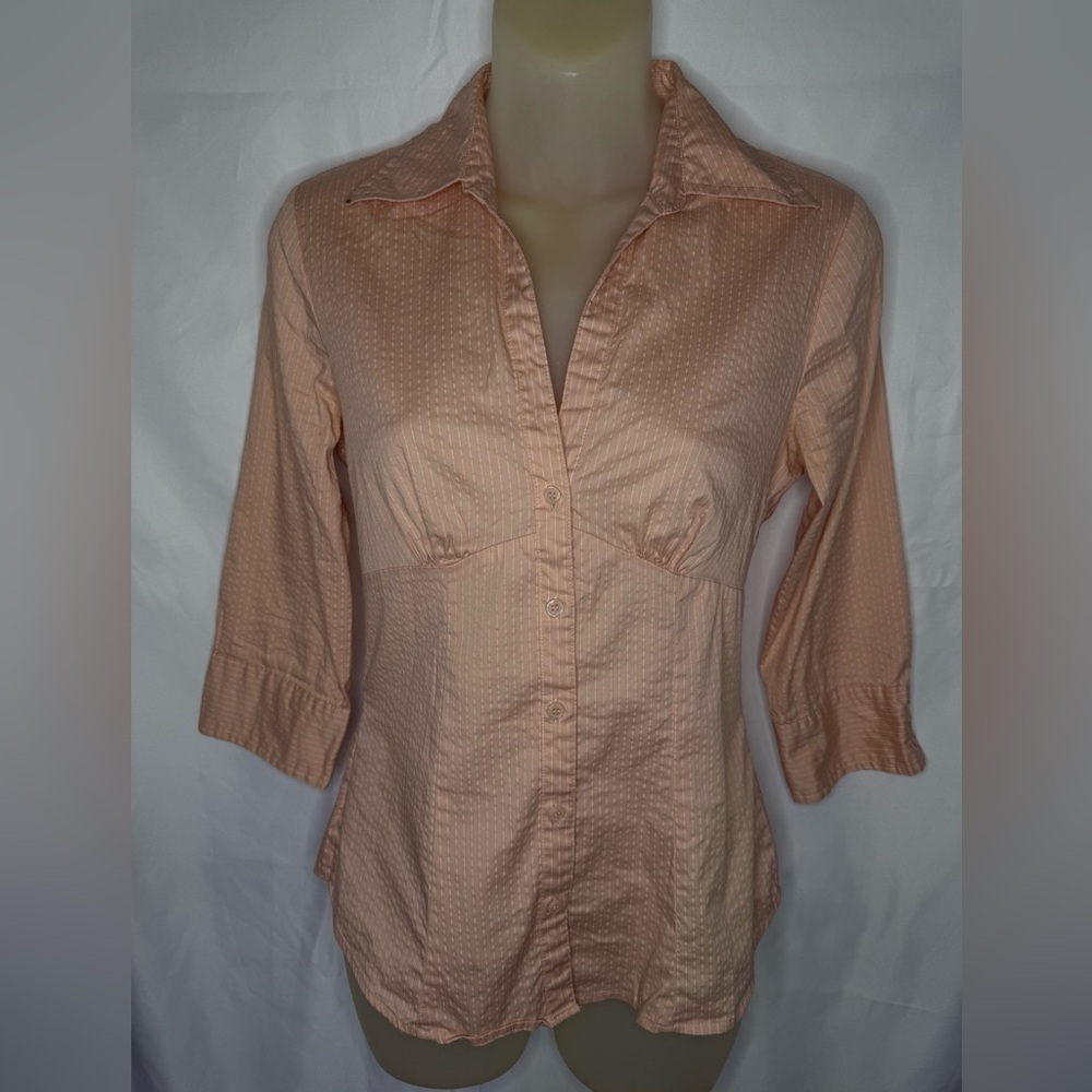 🌸 H&M Peach Button-Up Blouse – Size Small 🌸